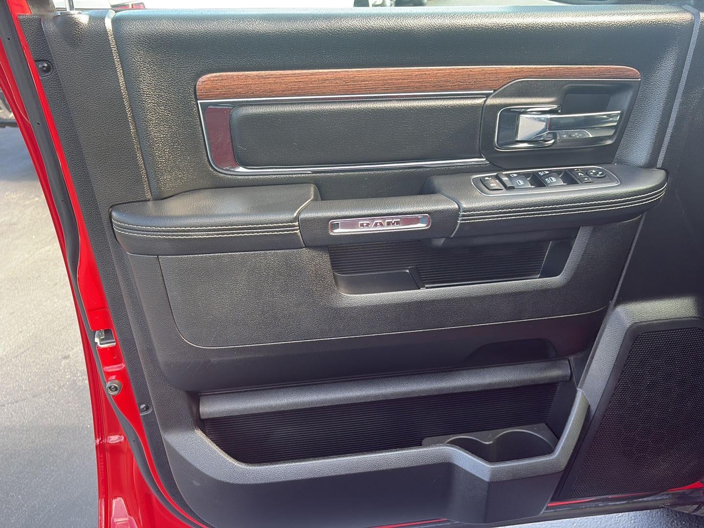 2018 RAM 1500 Laramie Crew Cab 4x4 5'7" Box