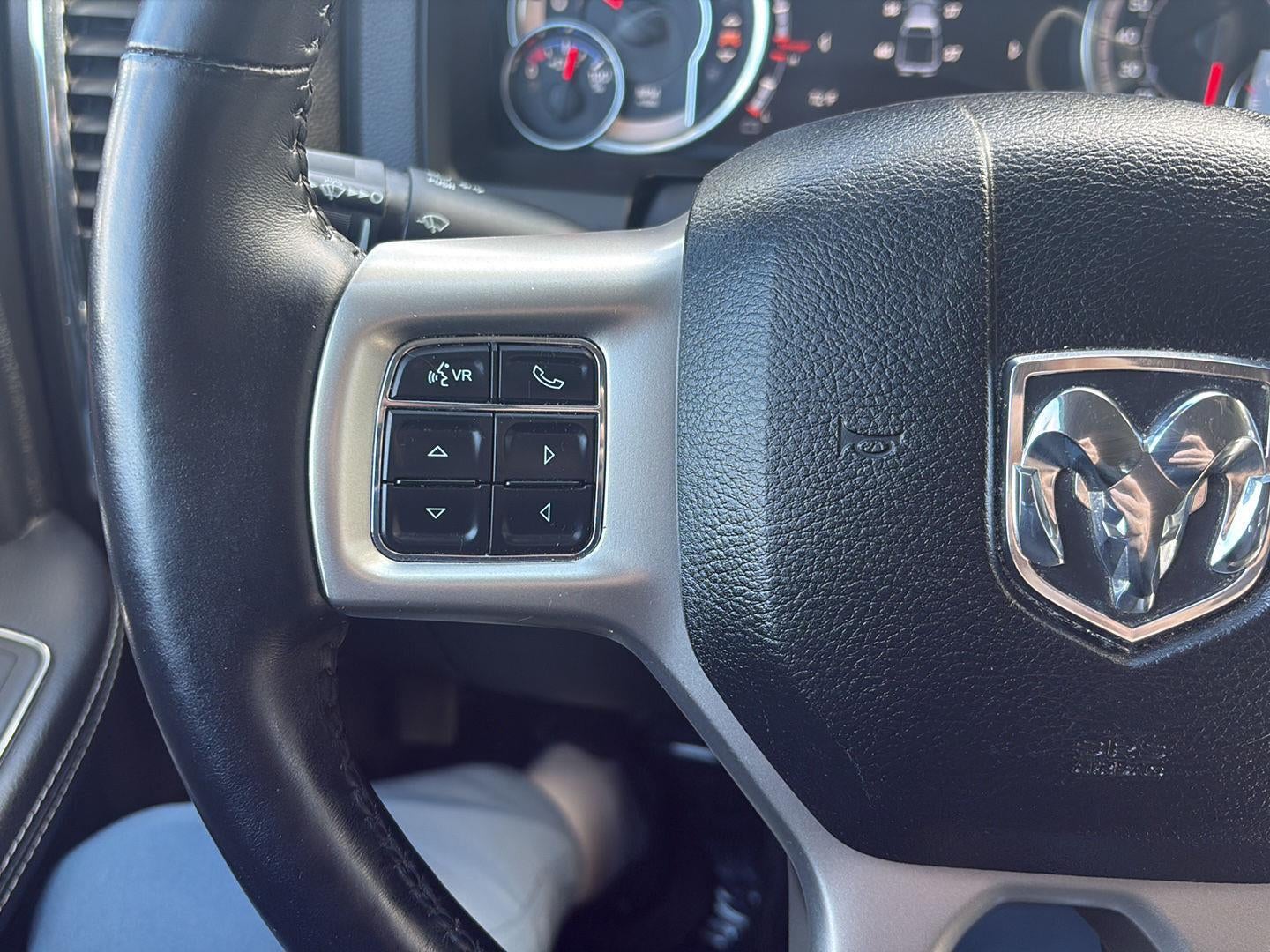 2018 RAM 1500 Laramie Crew Cab 4x4 5'7" Box