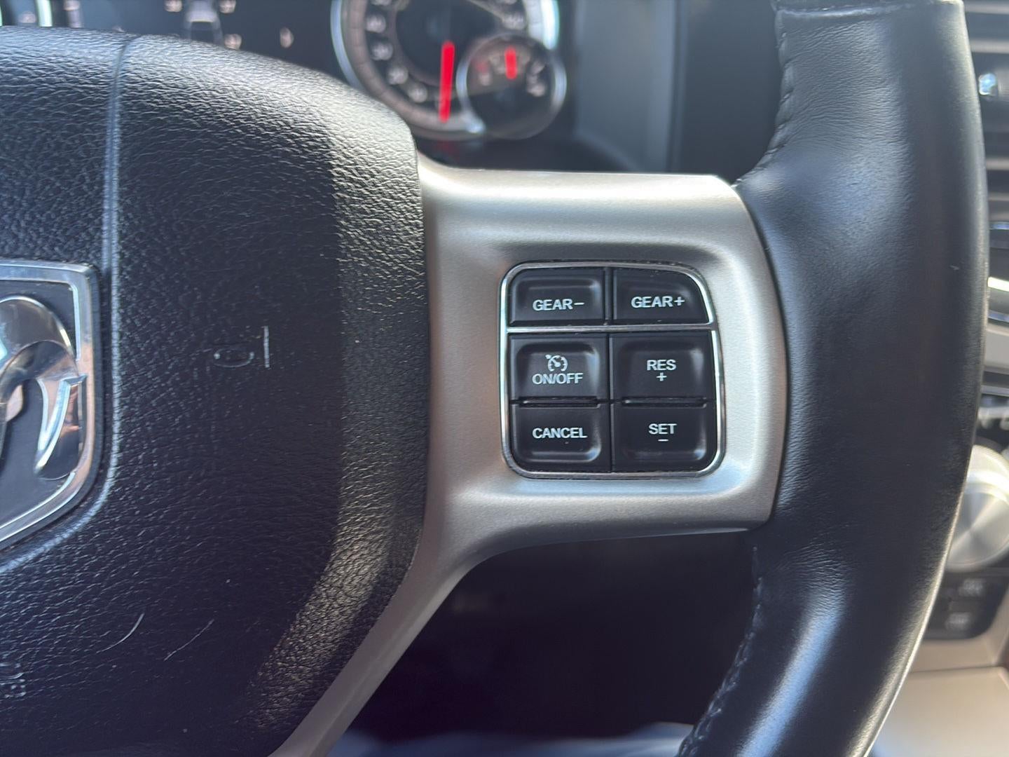 2018 RAM 1500 Laramie Crew Cab 4x4 5'7" Box