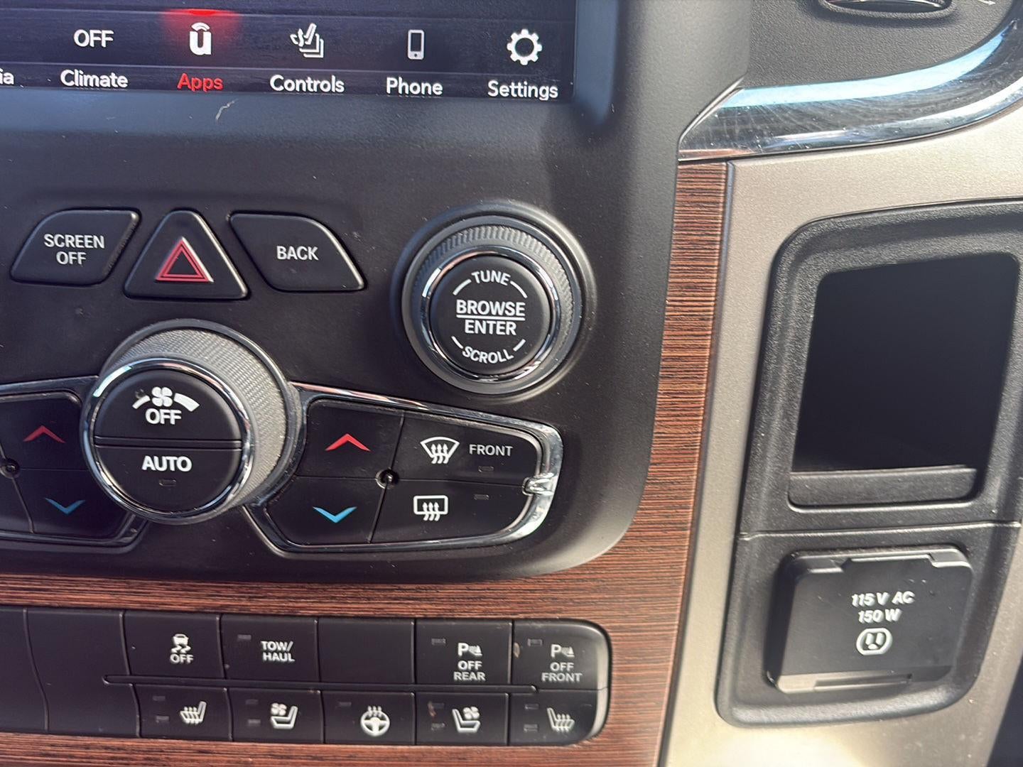 2018 RAM 1500 Laramie Crew Cab 4x4 5'7" Box