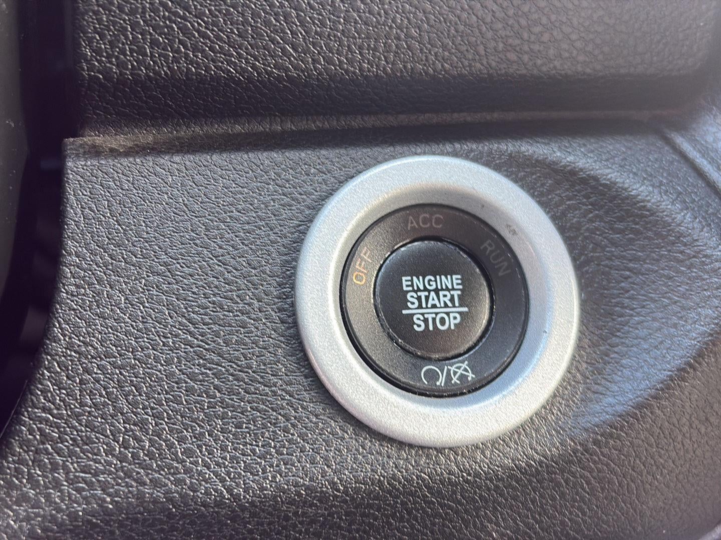 2018 RAM 1500 Laramie Crew Cab 4x4 5'7" Box