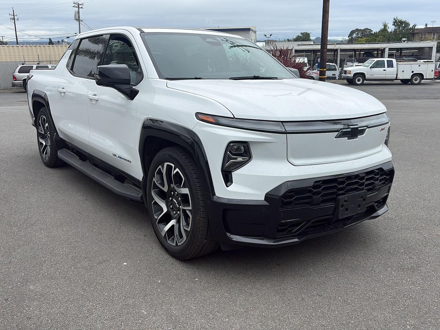 2025 Chevrolet Silverado EV RST Max Range's photo
