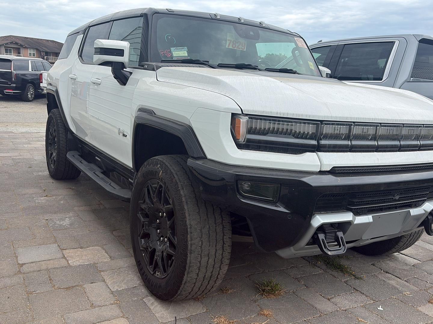 2024 GMC HUMMER EV SUV 2X