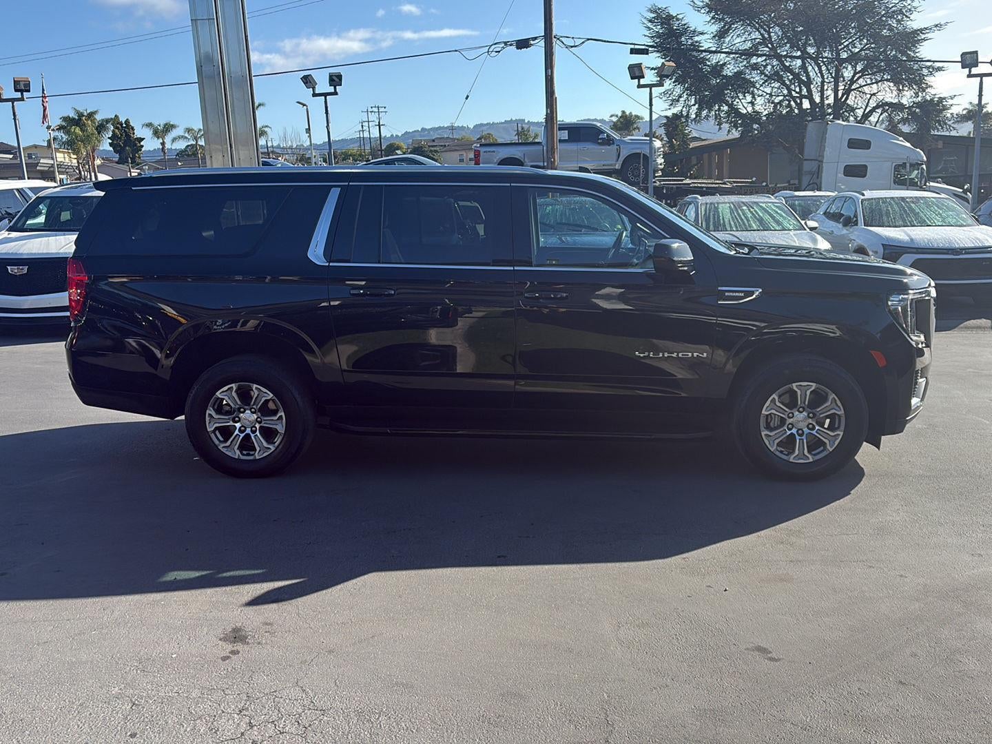 2023 GMC Yukon XL SLE