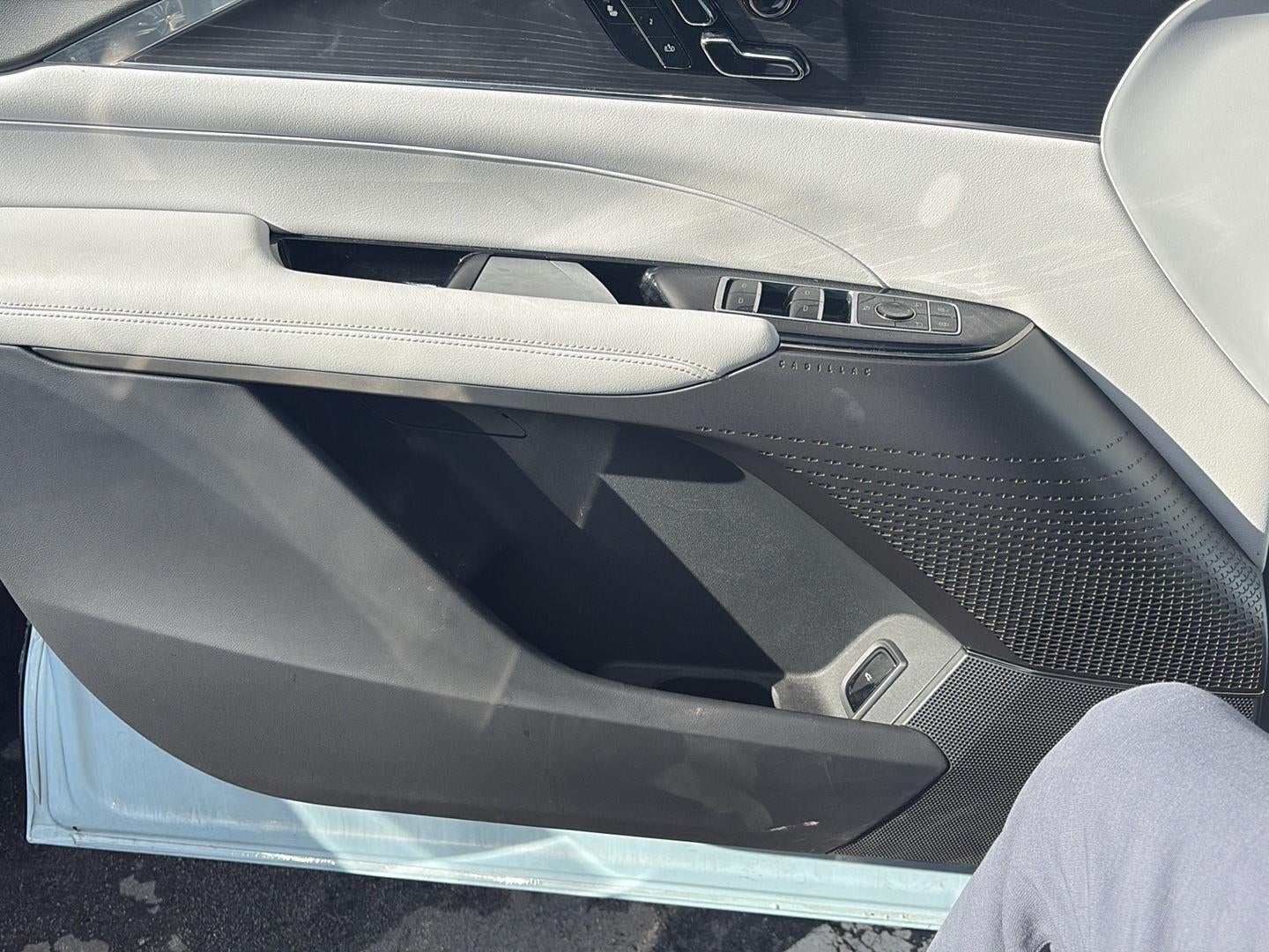 2024 Cadillac LYRIQ Luxury 1