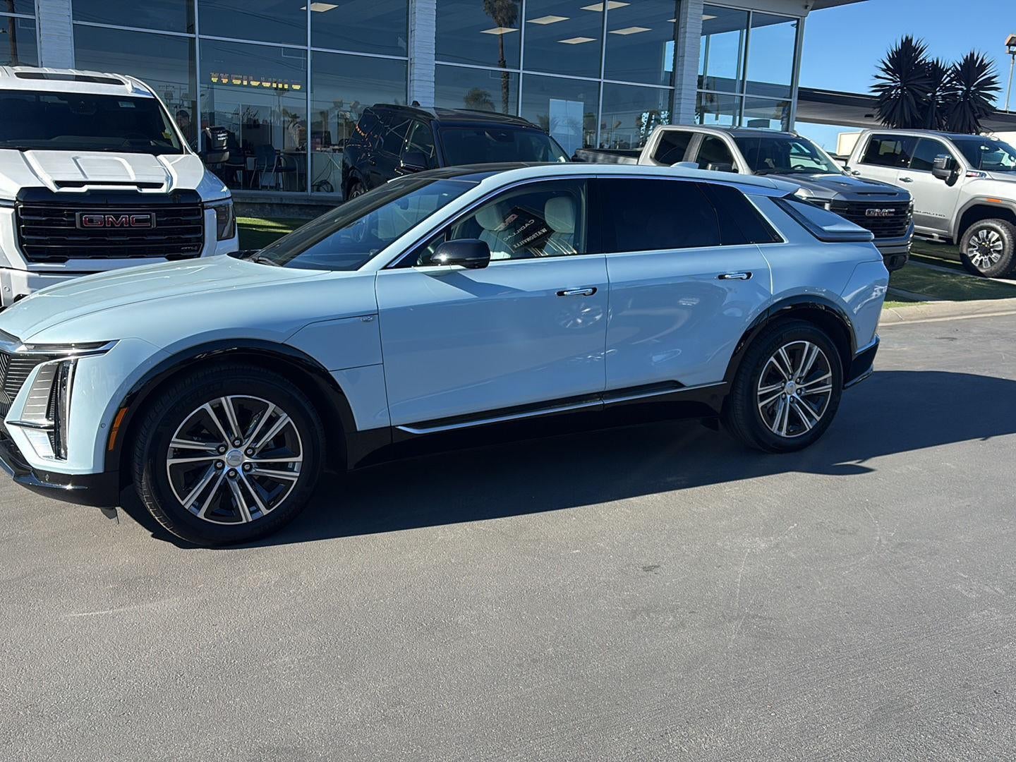 2024 Cadillac LYRIQ Luxury 1