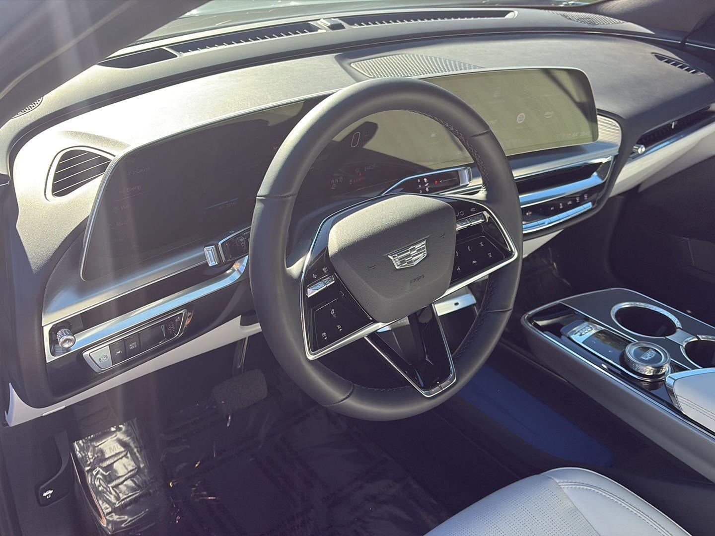 2024 Cadillac LYRIQ Luxury 1