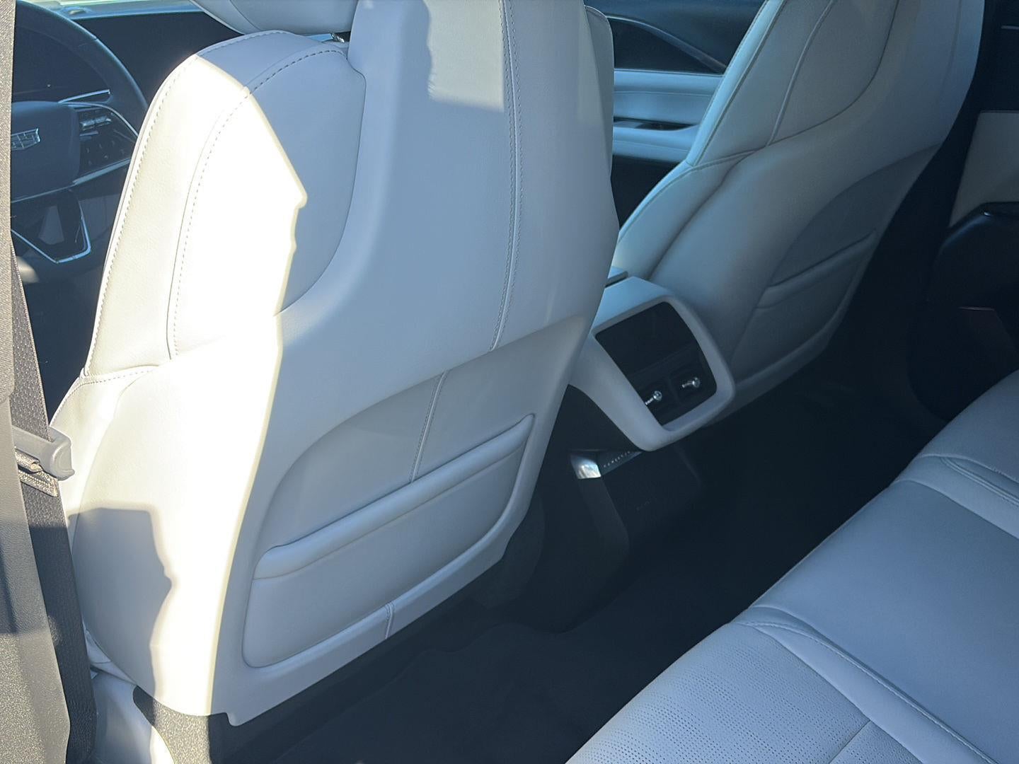 2024 Cadillac LYRIQ Luxury 1