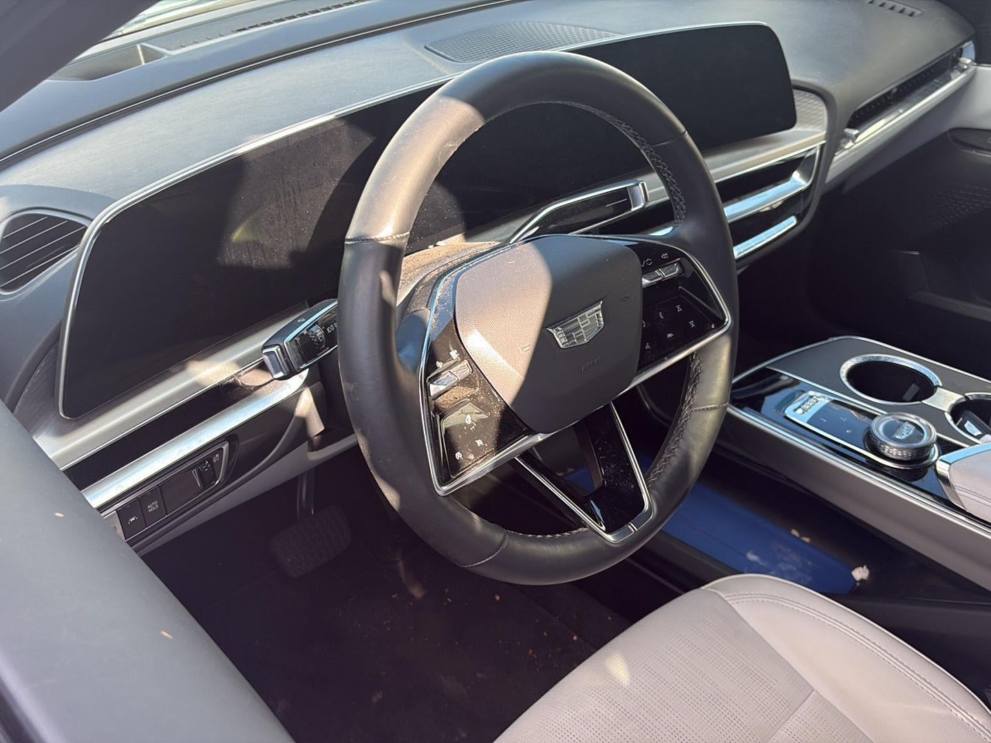 2024 Cadillac LYRIQ Luxury 1