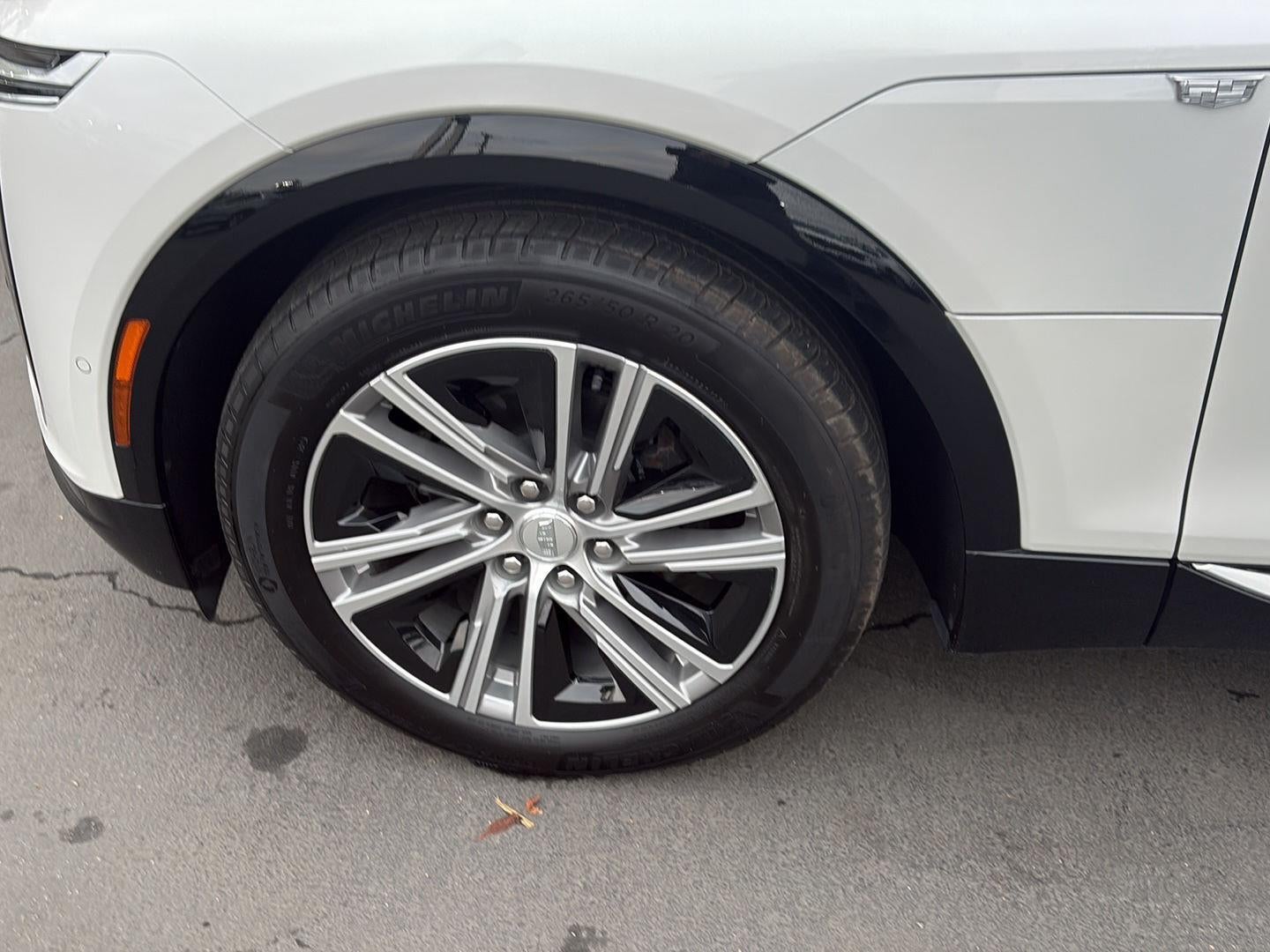 2024 Cadillac LYRIQ Luxury 2