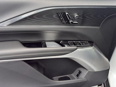 2024 Cadillac LYRIQ Luxury 2