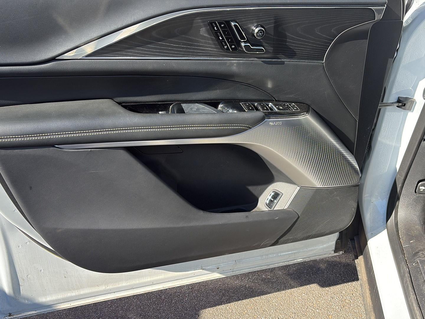 2024 Cadillac LYRIQ Luxury 2