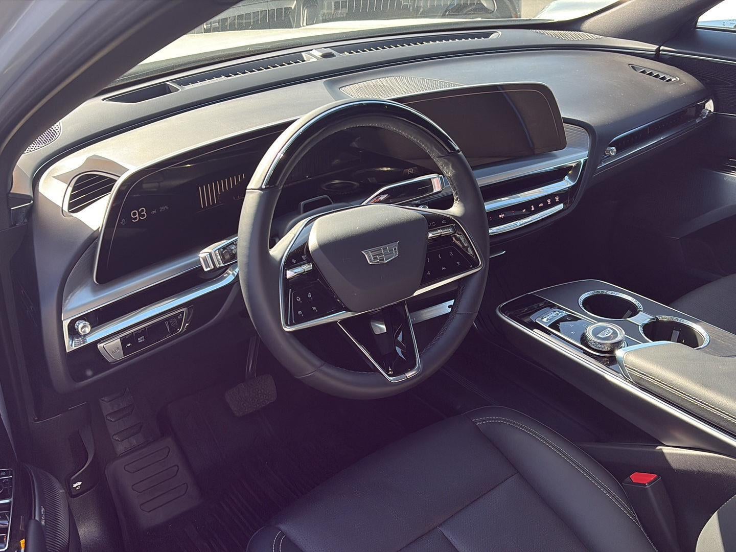 2024 Cadillac LYRIQ Luxury 2