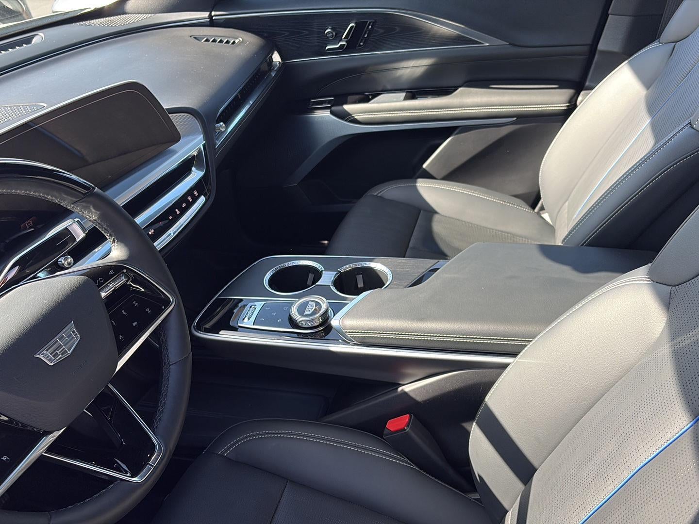 2024 Cadillac LYRIQ Luxury 2