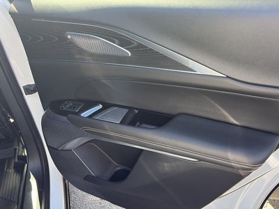 2024 Cadillac LYRIQ Luxury 2