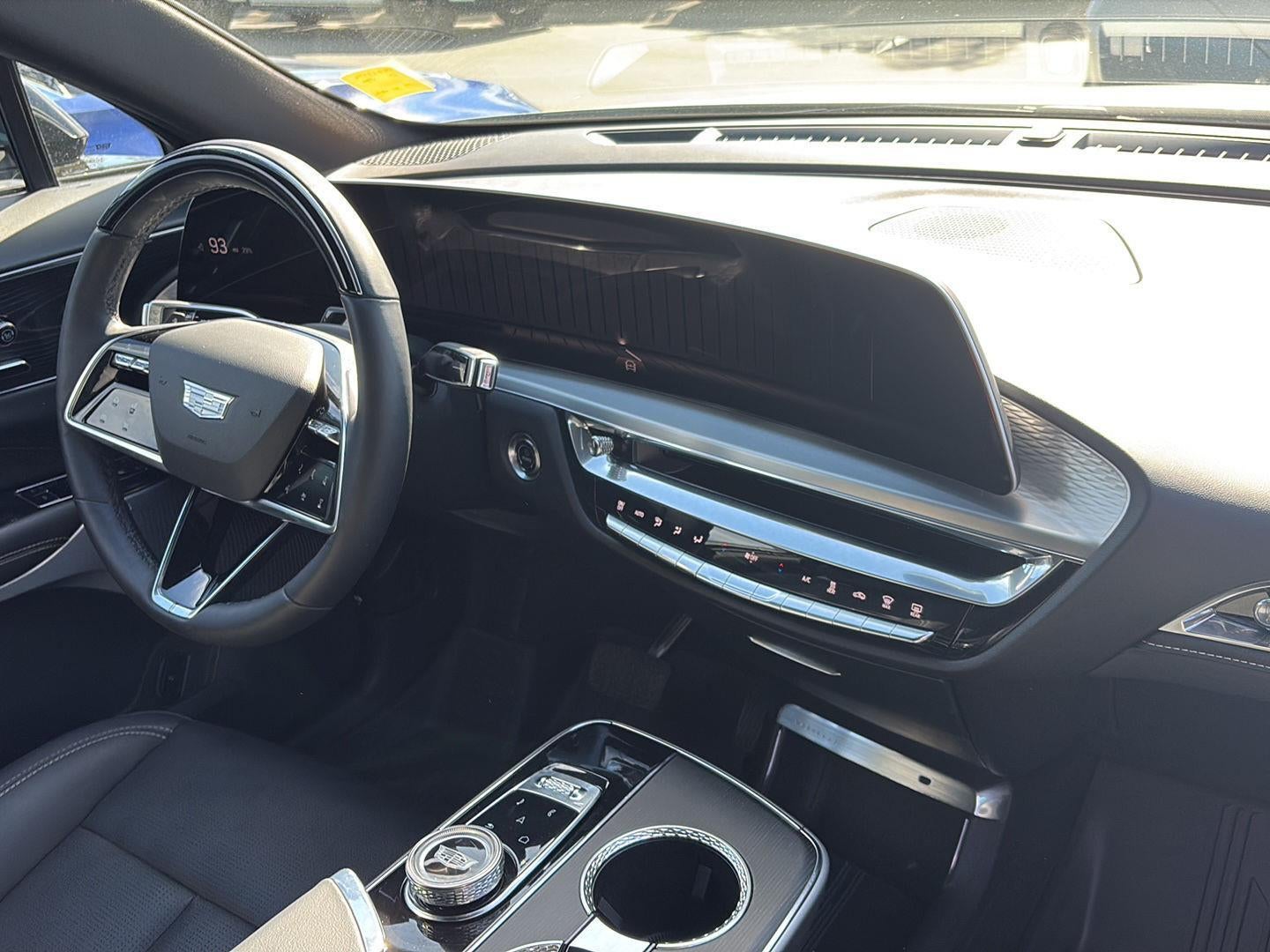 2024 Cadillac LYRIQ Luxury 2