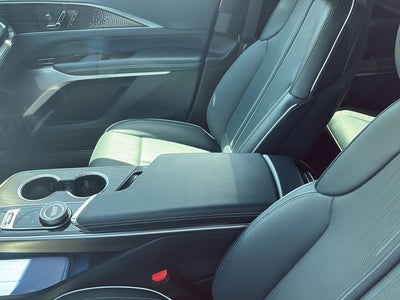 2024 Cadillac LYRIQ Luxury 3