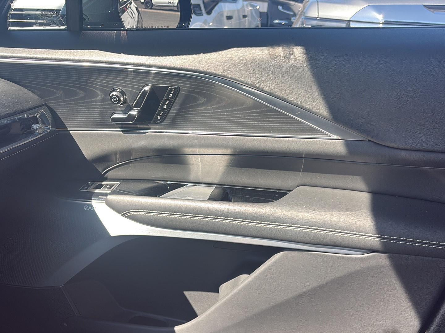 2024 Cadillac LYRIQ Luxury 3