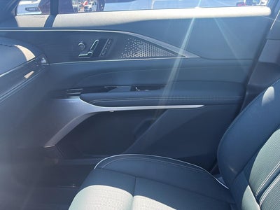 2024 Cadillac LYRIQ Luxury 3