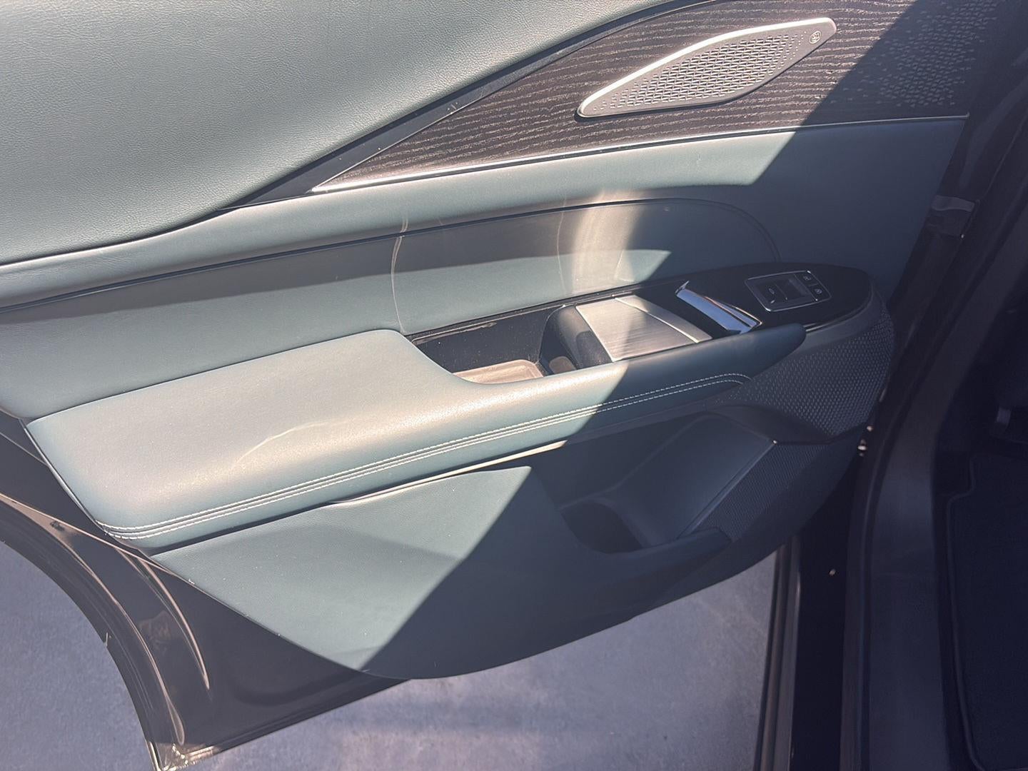 2024 Cadillac LYRIQ Luxury 3
