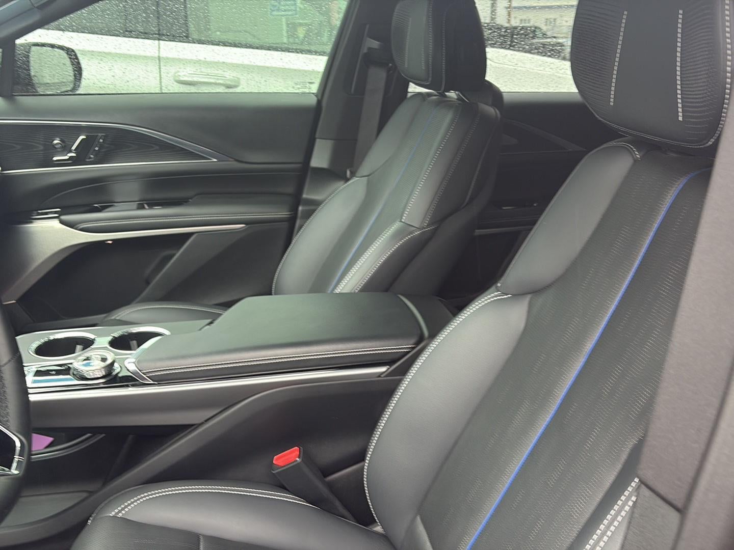 2024 Cadillac LYRIQ Luxury 3