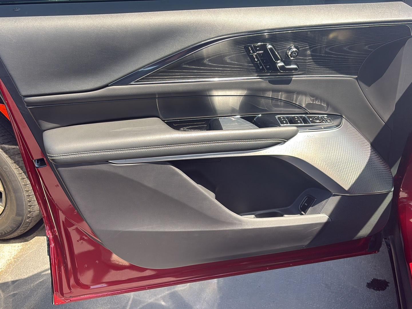 2024 Cadillac LYRIQ Luxury 3