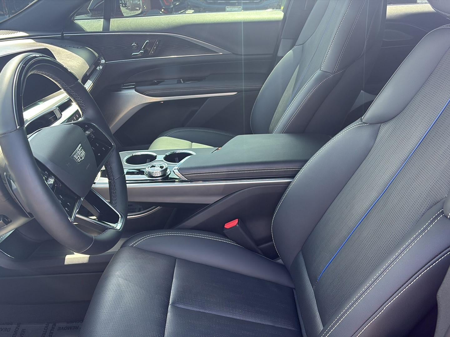 2024 Cadillac LYRIQ Luxury 3