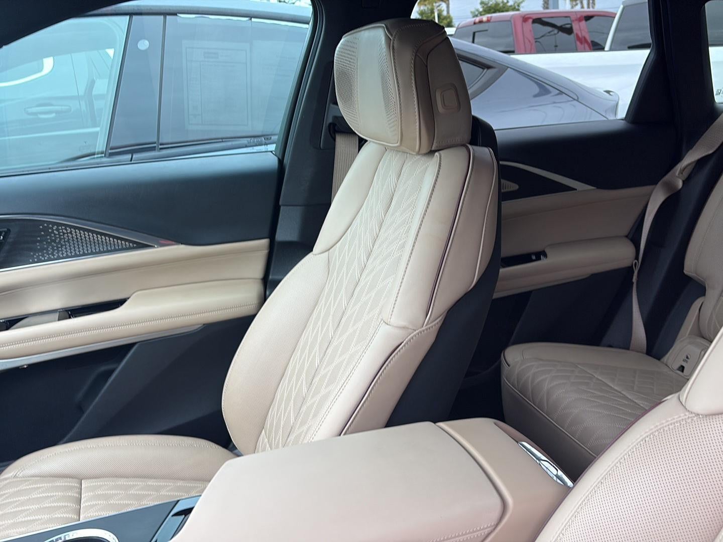 2024 Cadillac LYRIQ Luxury 3