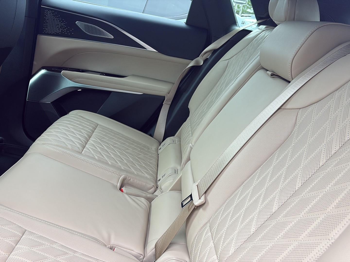 2024 Cadillac LYRIQ Luxury 3