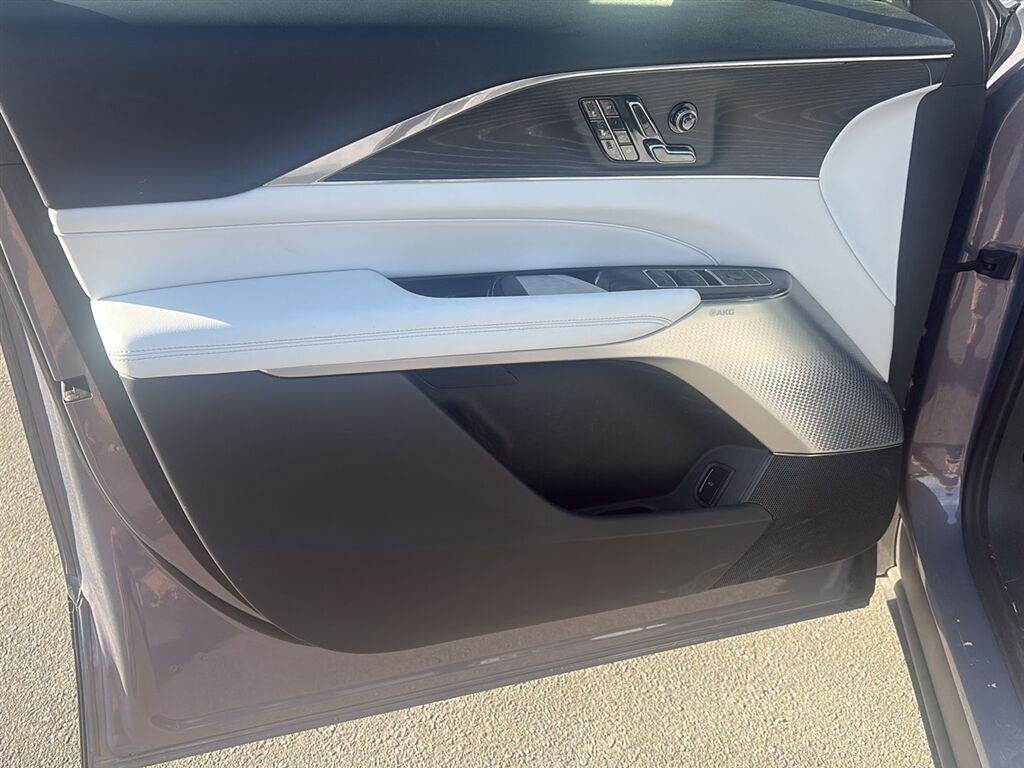 2024 Cadillac LYRIQ Sport 2