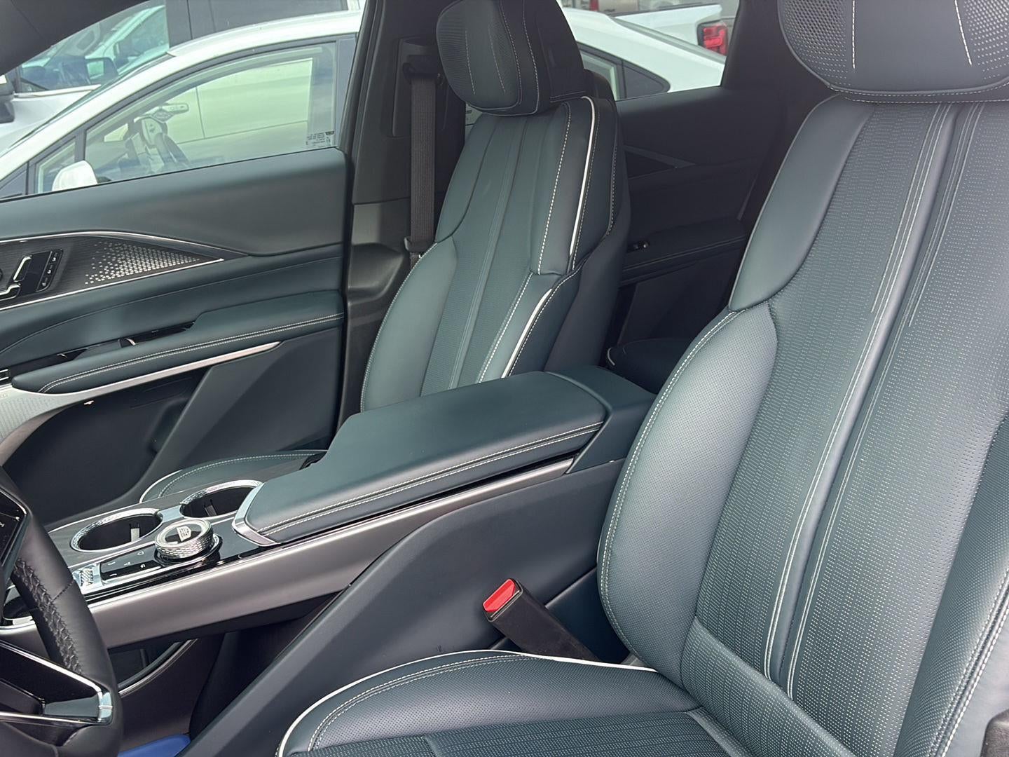 2024 Cadillac LYRIQ Sport 3