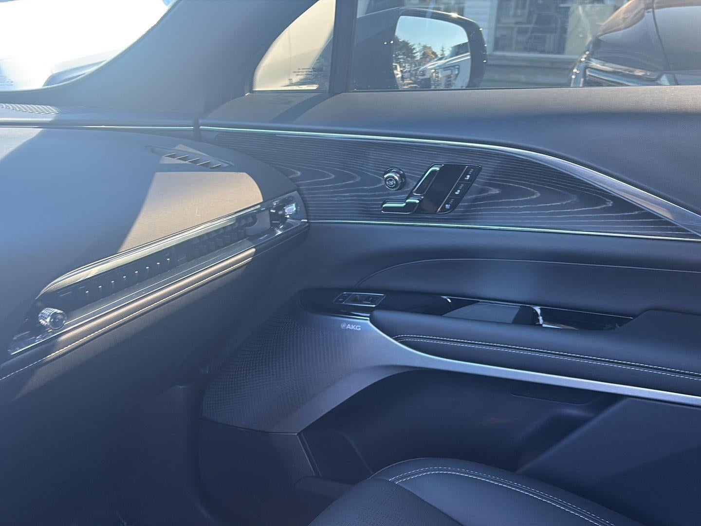 2024 Cadillac LYRIQ Sport 3