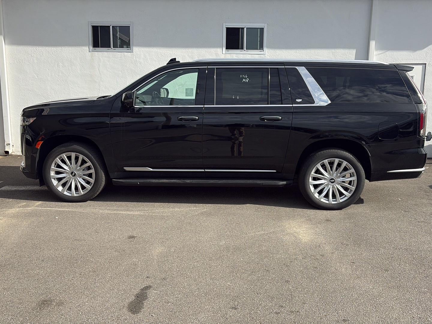 2023 Cadillac Escalade ESV Luxury