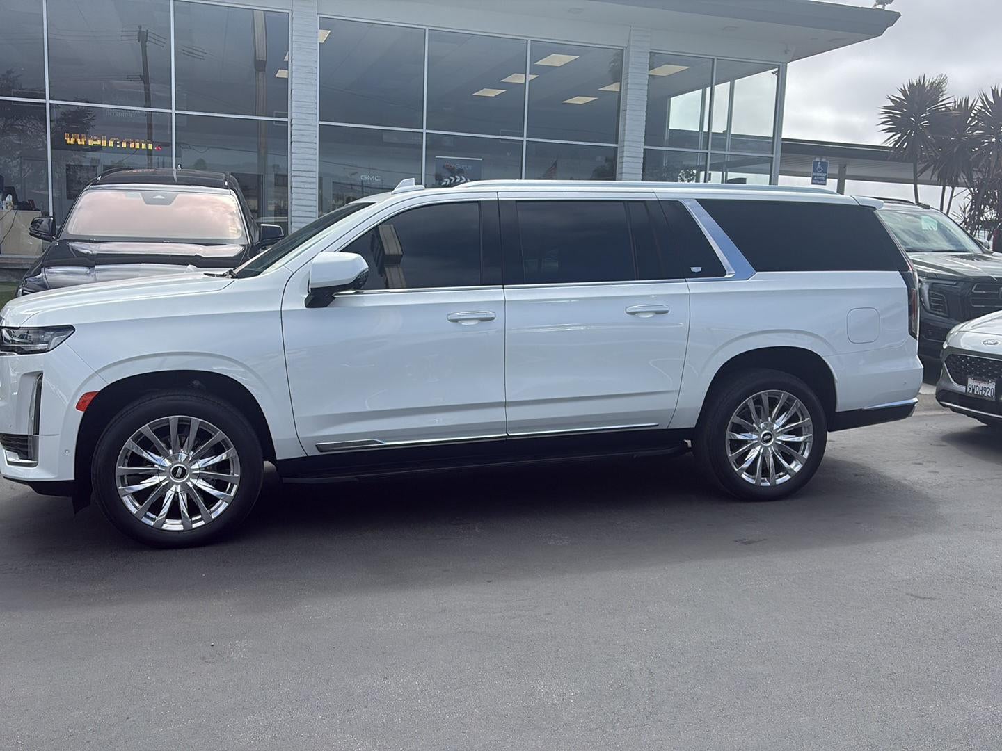 2022 Cadillac Escalade ESV Premium Luxury