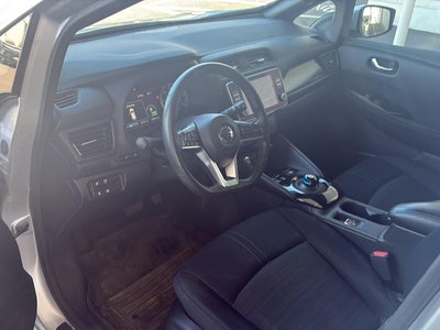 2022 Nissan LEAF SV