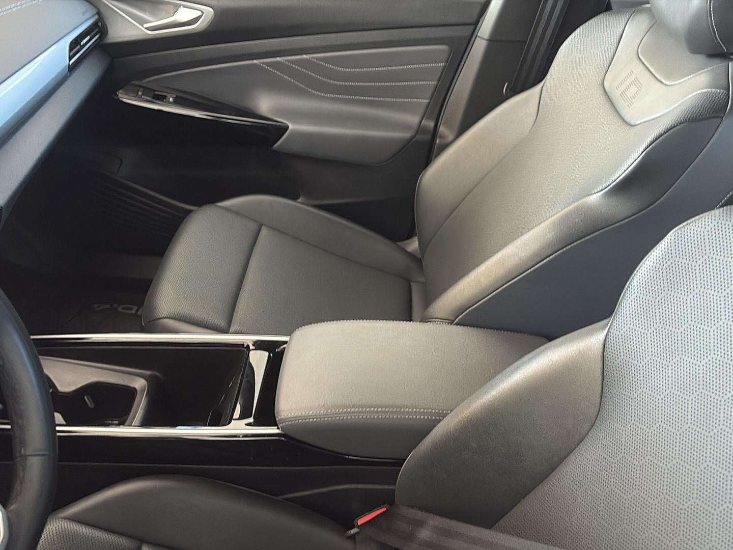 2023 Volkswagen ID.4 Pro