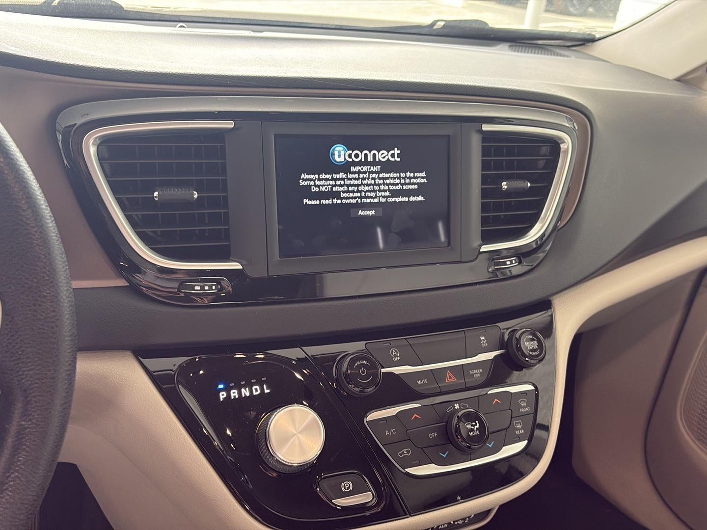 2021 Chrysler Voyager LXI