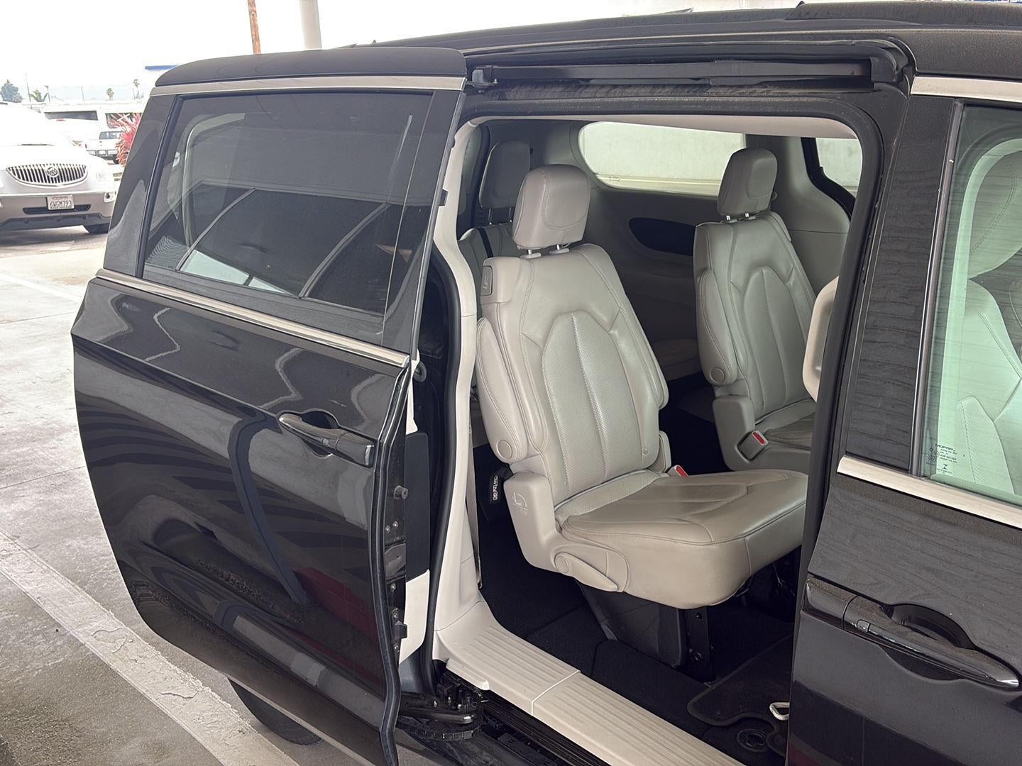 2021 Chrysler Voyager LXI