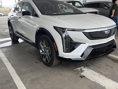 2025 Cadillac OPTIQ Luxury 1