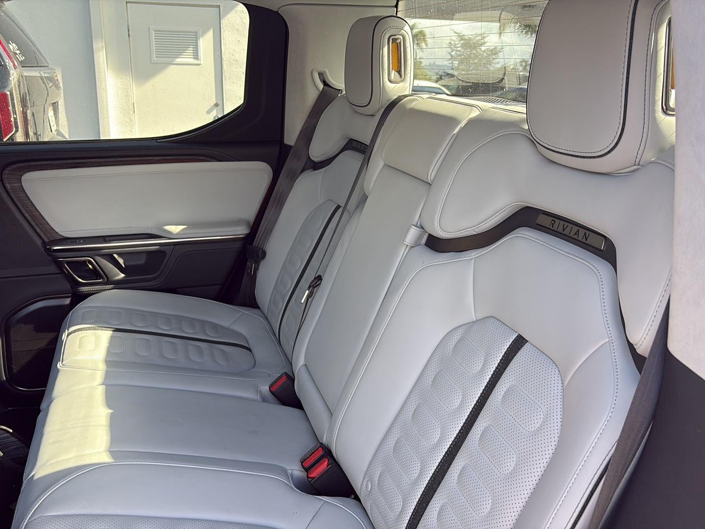 2023 RIVIAN R1T Adventure