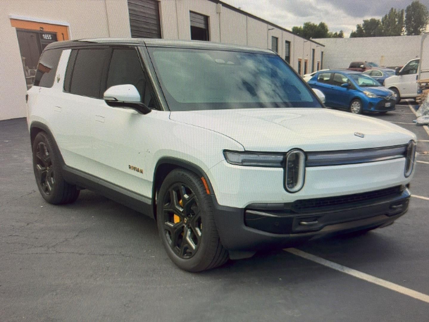2025 RIVIAN R1S Premium