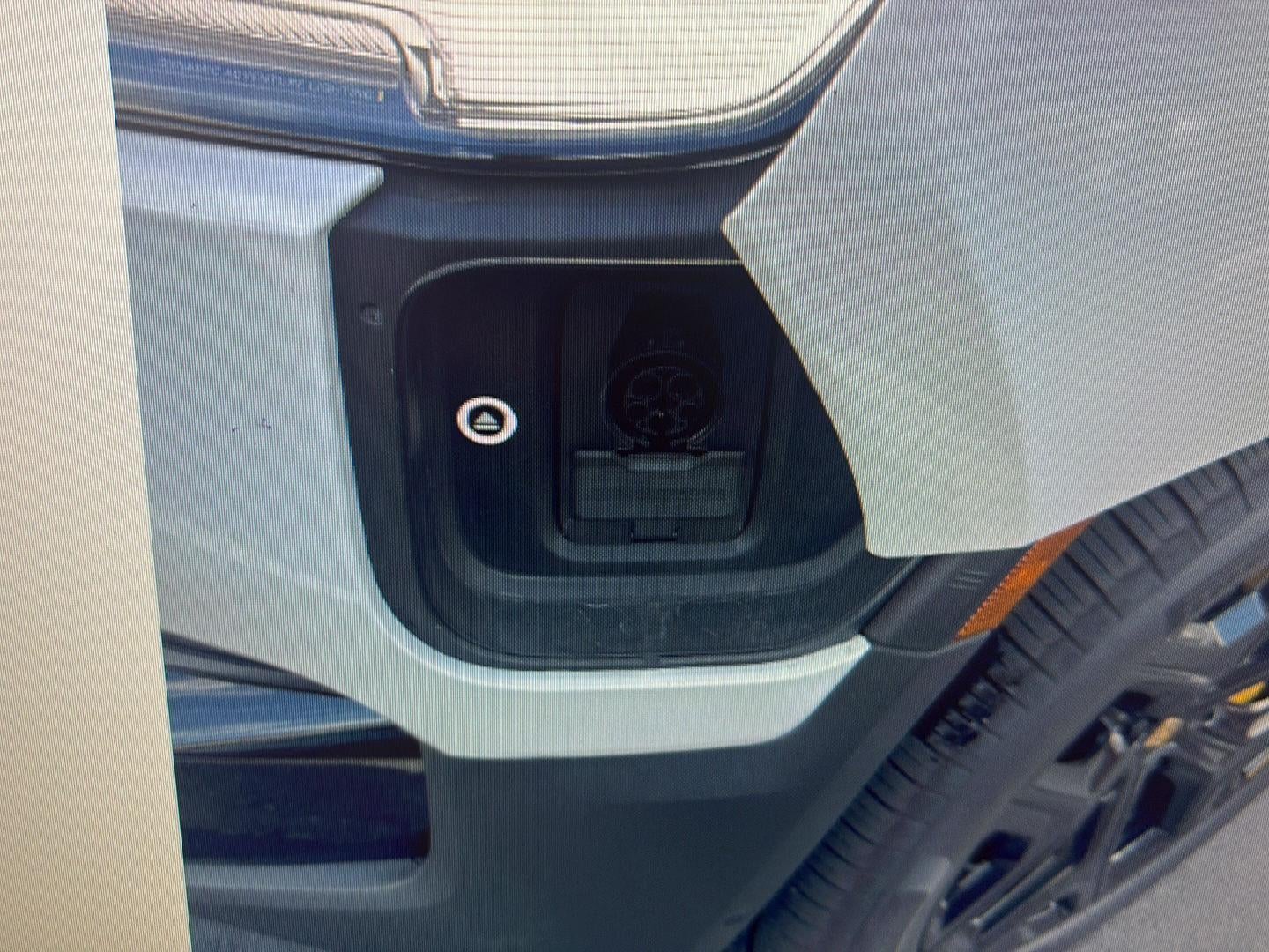 2025 RIVIAN R1S Premium