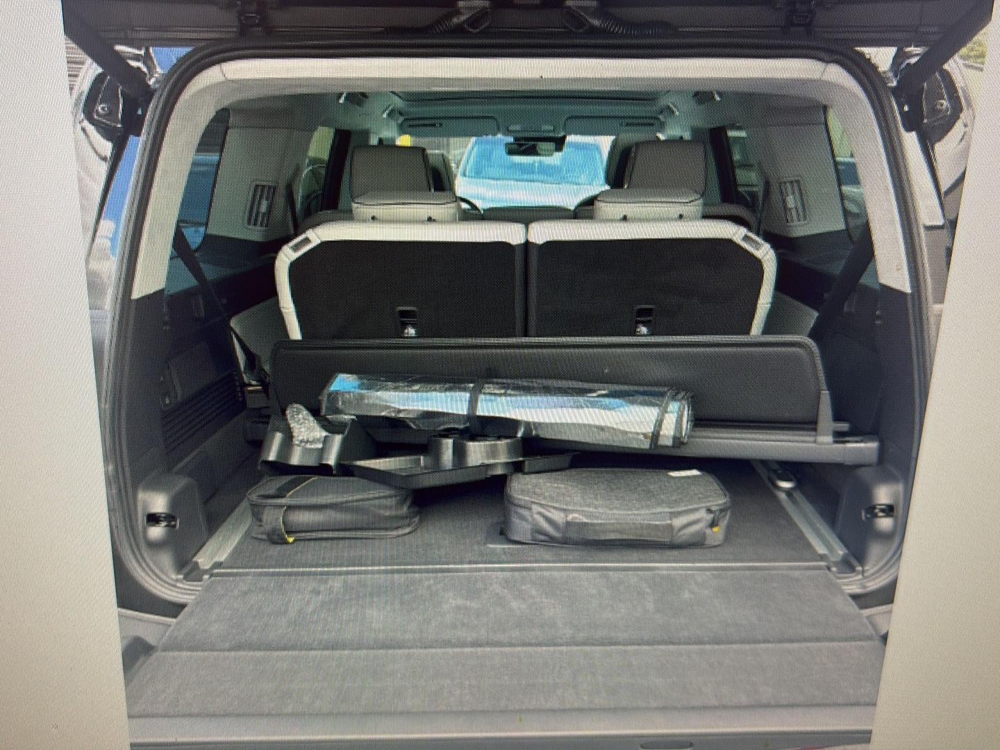 2025 RIVIAN R1S Premium
