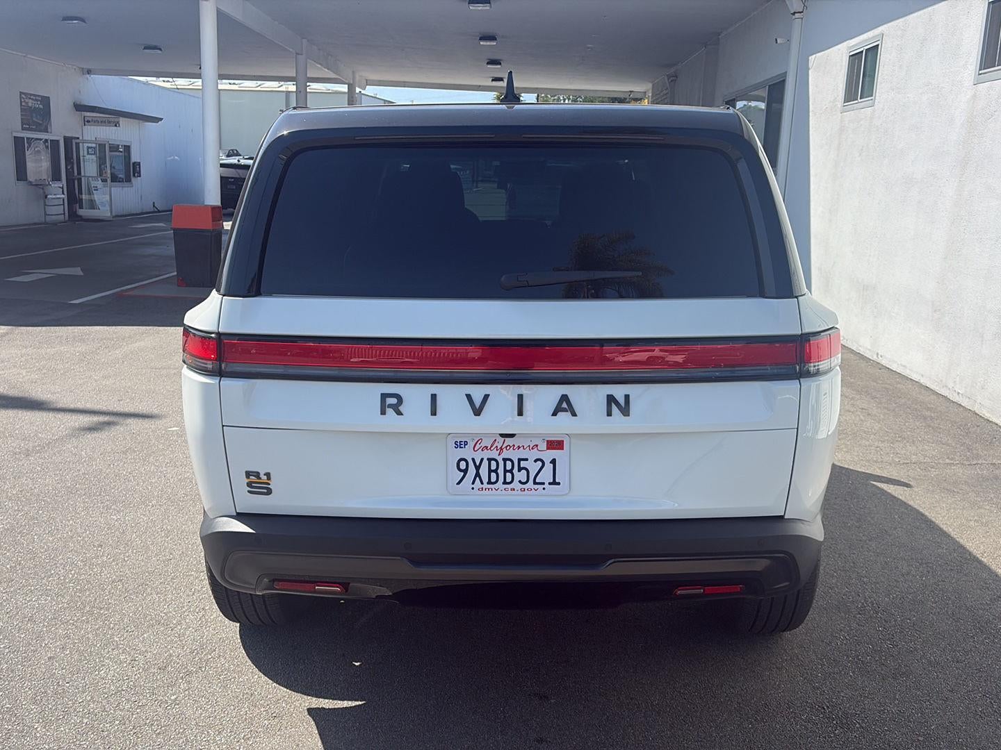 2025 RIVIAN R1S Premium