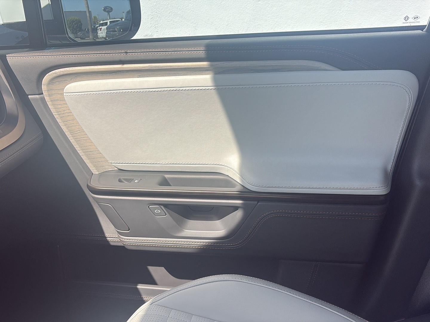 2025 RIVIAN R1S Premium