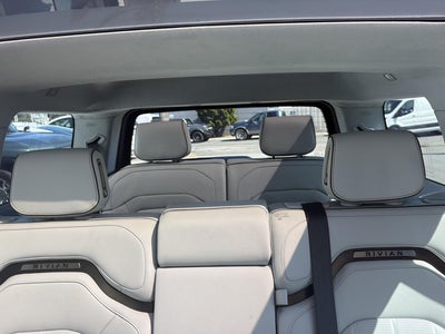 2025 RIVIAN R1S Premium