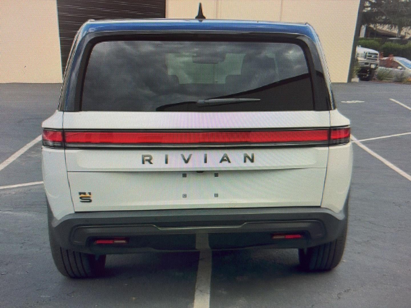 2025 RIVIAN R1S Premium