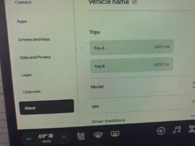 2025 RIVIAN R1S Premium