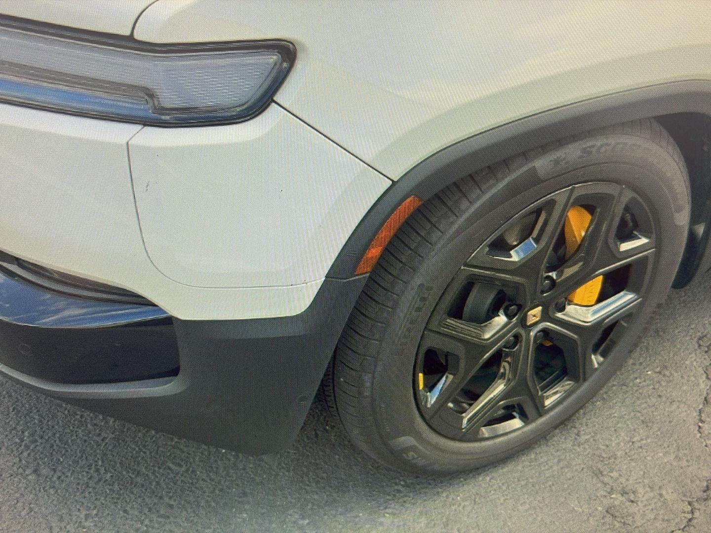 2025 RIVIAN R1S Premium