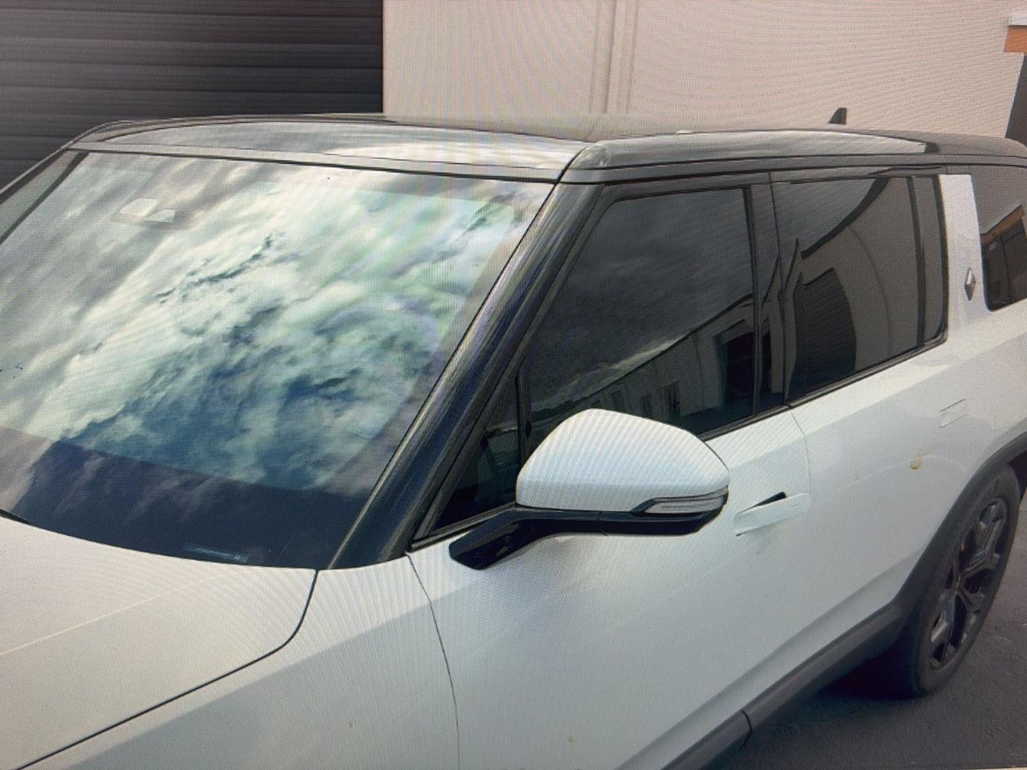 2025 RIVIAN R1S Premium